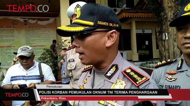Polisi Korban Pemukulan Oknum TNI Terima Penghargaan