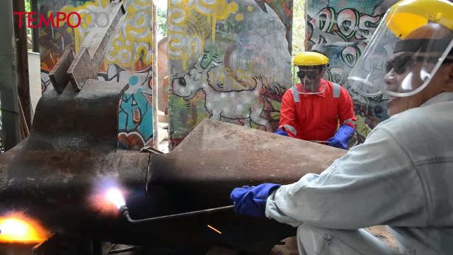 Gubernur Djarot Bantu Produksi Instalasi Seni Menembus Batas