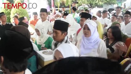 Jadi Saksi Nikah Massal 143 Pasangan, Menaker Hanif Dhakiri Kehilangan Sepatu