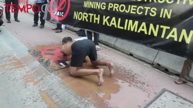 Perusahaan Tambang Cemari Sungai Kedutaan Jepang Didemo
