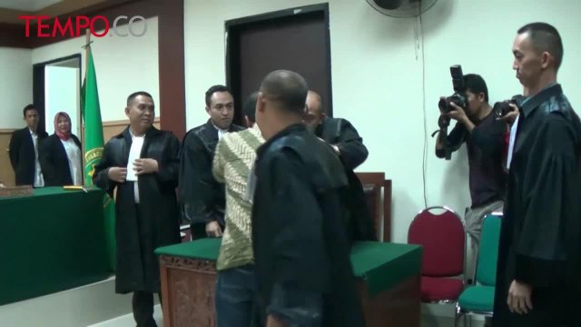 Iwa K usai menjalani sidang Putusan