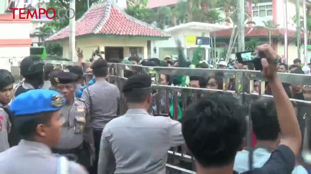 Demo 3 Tahun Jokowi - JK di Serang Ricuh