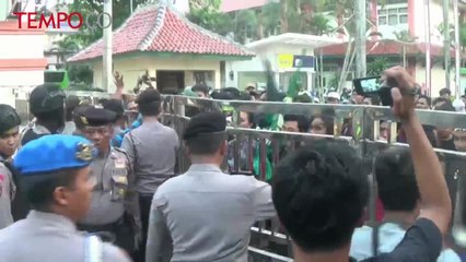 Demo 3 Tahun Jokowi - JK di Serang Ricuh