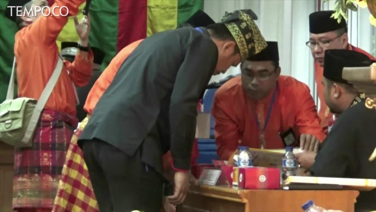 Reaksi Gubernur Petahana Ditantang Kader Sendiri di Pilkada Riau