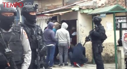 REKA ULANG BOM PANCI YANG AKAN DILEDAKKAN DI ISTANA​