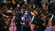 Ini Penampilan melly Goeslow dalam Konser Jakarta Philharmonic