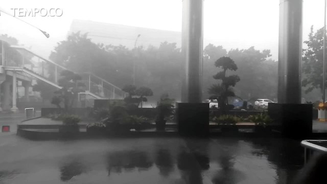 Diterjang Hujan Deras dan Angin Kencang, Atap Gedung KPK Jebol