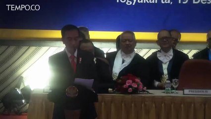 Hadiri Dies Natalis UGM, Jokowi teringat saat berambut gondrong dan bercelana Cutbray.