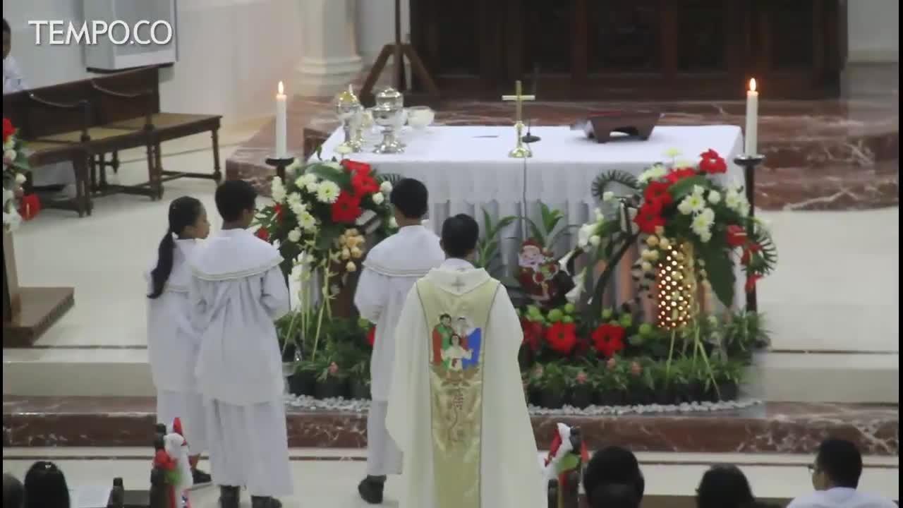 Suasana Misa Natal di Gereja Katolik Pertama di Semarang