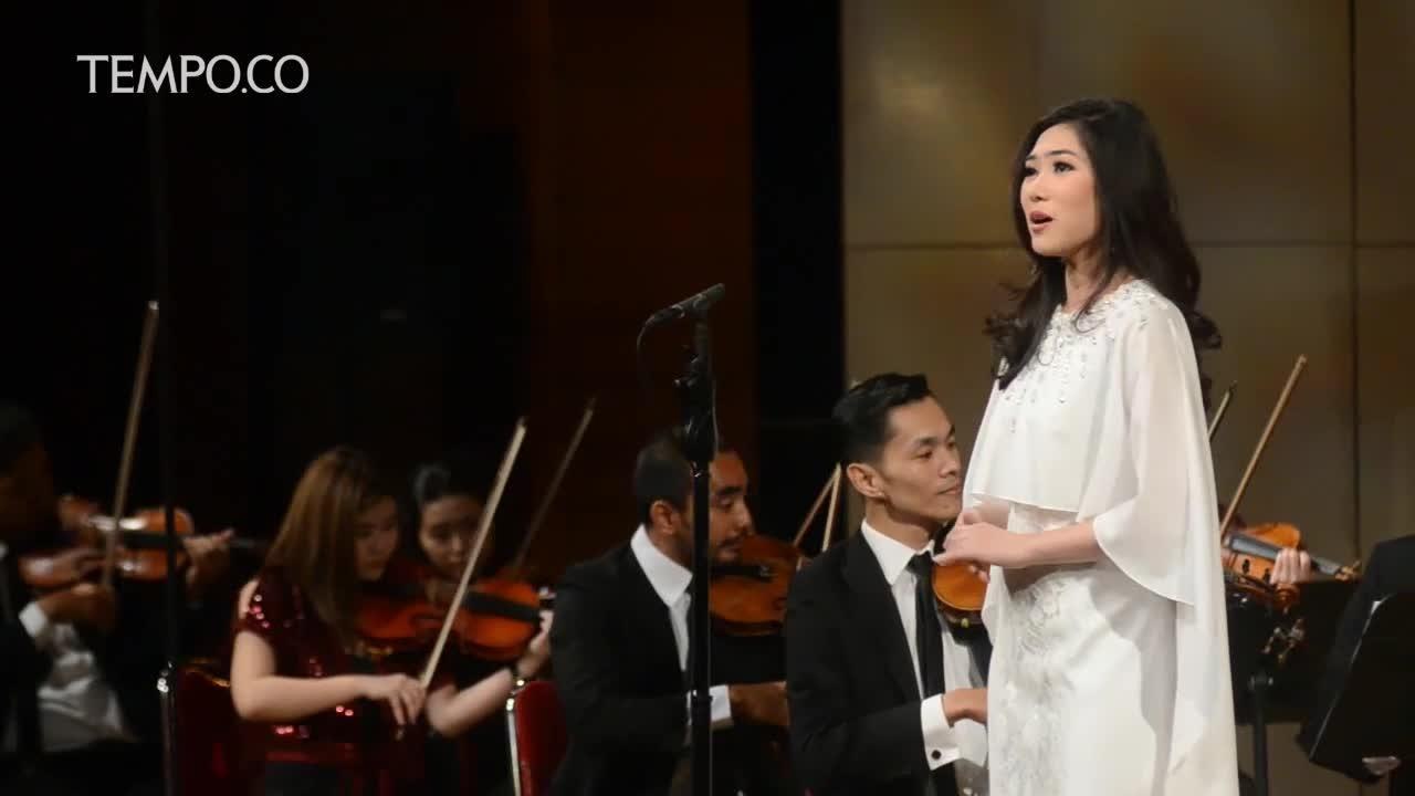 Penyanyi Isyana Sarasvati Bawakan Musik Klasik, Tampil Memukau