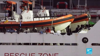 Plus de 100 migrants bloqués sur un navire italien