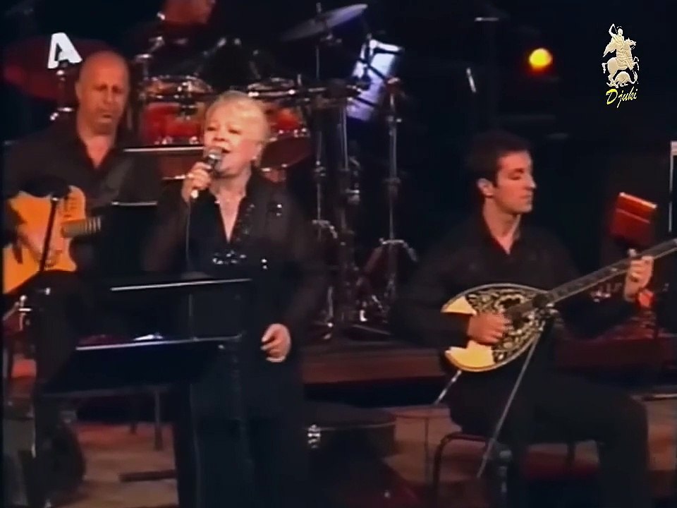 Στο παραθύρι στεκόσουν - Μαίρη Λίντα