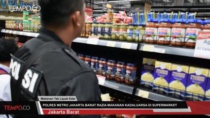 Tải video: Polres Jakarta Barat Razia Makanan Kedaluwarsa di Supermarket