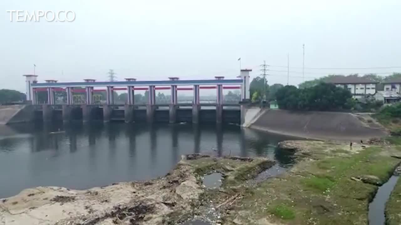 Video Drone, Kemarau Panjang Sungai Cisadane Mengering