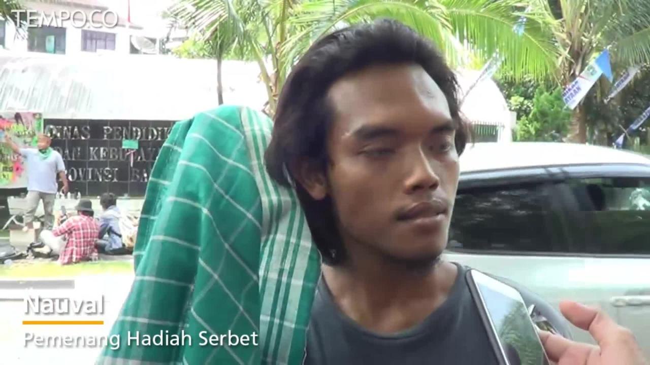 Lomba Baca Puisi Berhadiah Serbet Diprotes Seniman