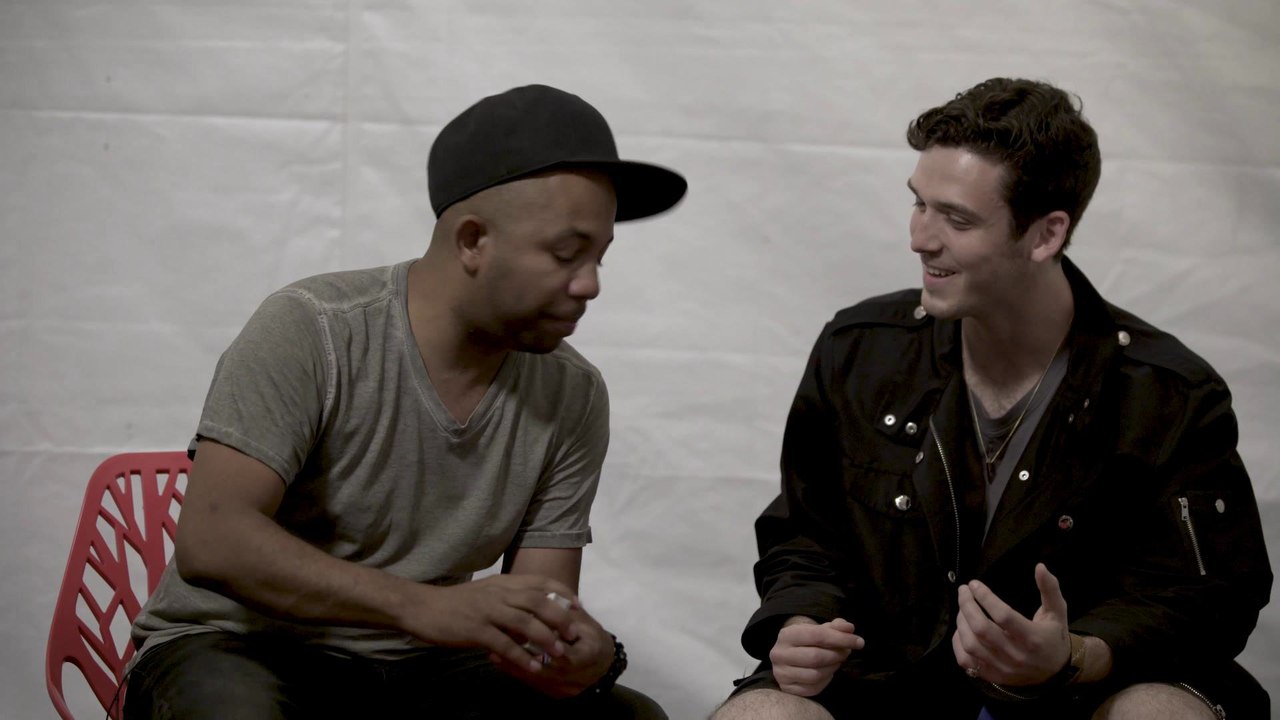 Lauv Gets a Magic Trick Before His Firefly Set