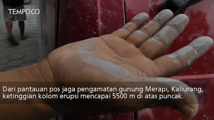 Скачать видео: Erupsi Freatik Gunung Merapi Status Tetap Normal