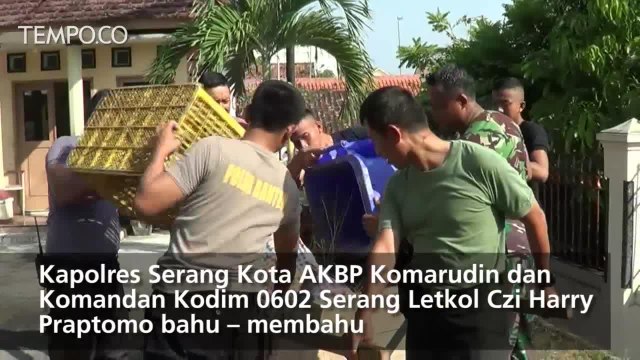 Sambut Ramadan, TNI Polri Gotong Royong Bersihkan Masjid