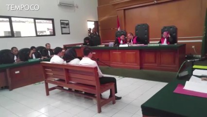 Sidang First Travel, Anniesa Hasibuan Menangis Bacakan Pembelaan