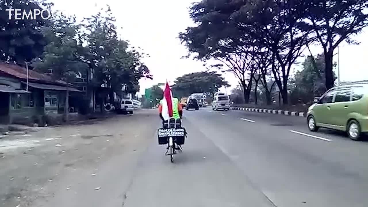 Mudik Lebaran ke Kebumen, Pria Ini Gowes Sepeda Ontel dari Bandung