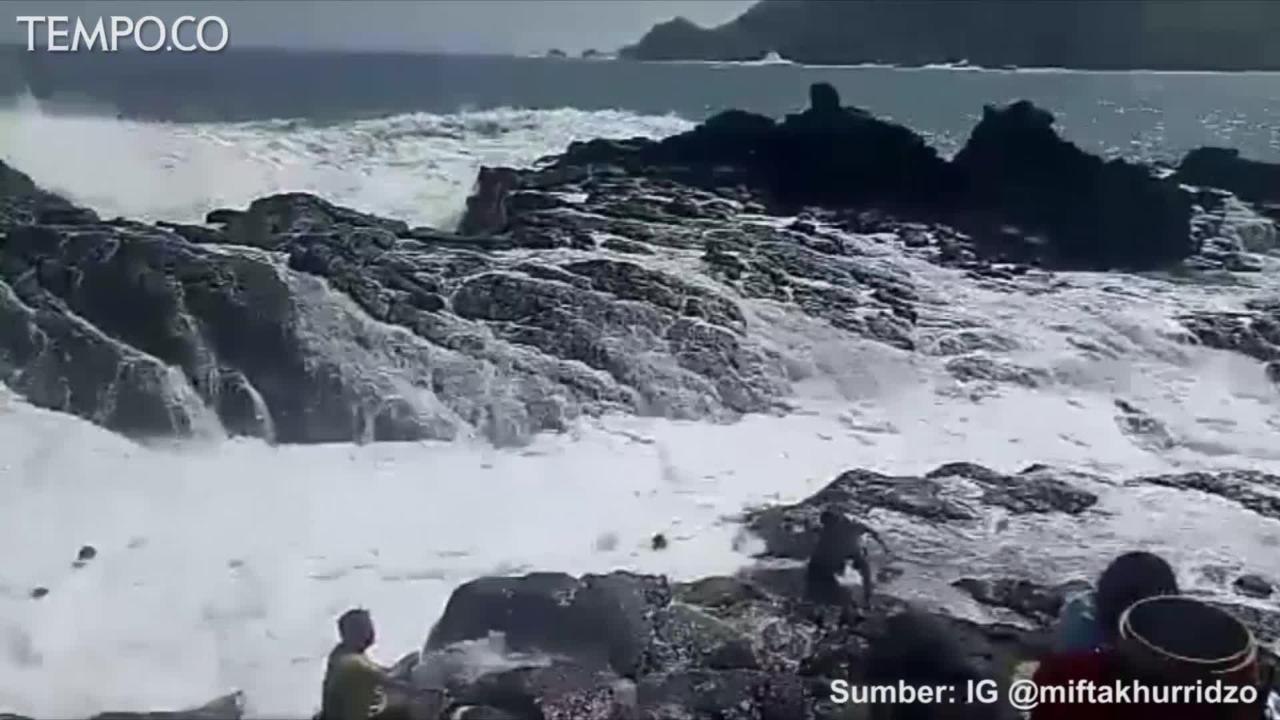 Gelombang Tinggi Hingga 6 Meter Hantam Pantai Selatan Yogyakarta