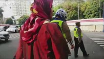 Wanita Ini Protes Aturan Ganjil-Genap ke Polisi
