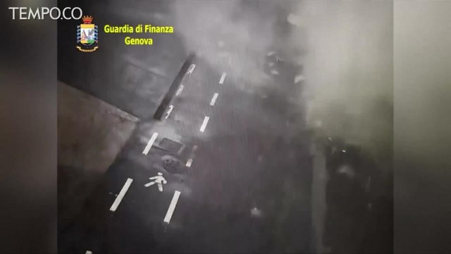 Detik-detik Runtuhnya Jembatan Genoa Terekam CCTV