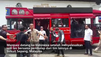 Antusias Warga Sambut Marc Marquez Berkeliling di Kota Bandung