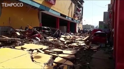 Warga Korban Gempa Palu Menjarah Pakaian di Toserba Ramayana