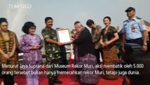 TNI Pecahkan Rekor 5 Ribu Orang Membatik Canting