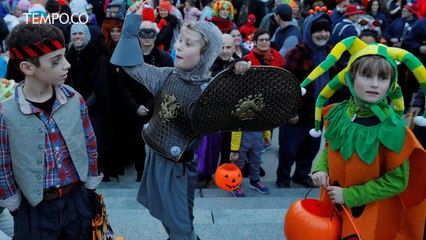 Parade Kostum Perayaan Halloween