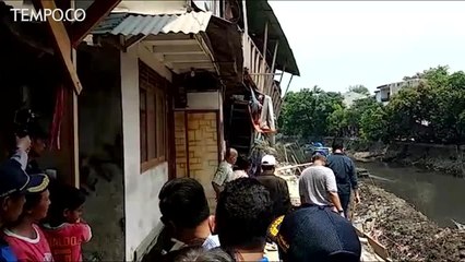 下载视频: Anies Janji Perbaiki Rumah Warga yang Terdampak Tanah Amblas