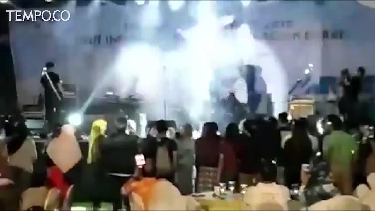 Detik-Detik Tsunami Menggulung Panggung Band Seventeen