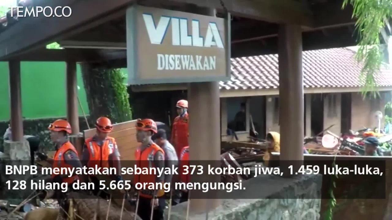 Gunakan Anjing Pelacak, Tim SAR Lakukan Pencarian Korban Tsunami
