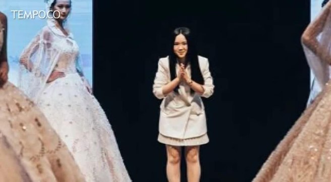 Rilis Lagu Baru, Taylor Swift Kenakan Busana Desainer Indonesia