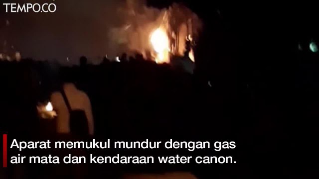 Massa Demo Bawaslu Bakar Mobil di Asrama Brimob Petamburan