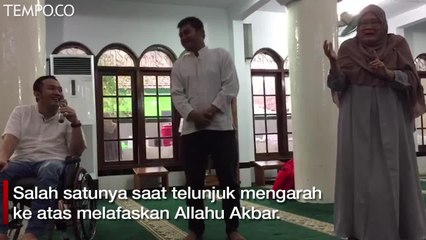 Begini Cara Insan Tuli Memaknai dan Lantunkan Azan