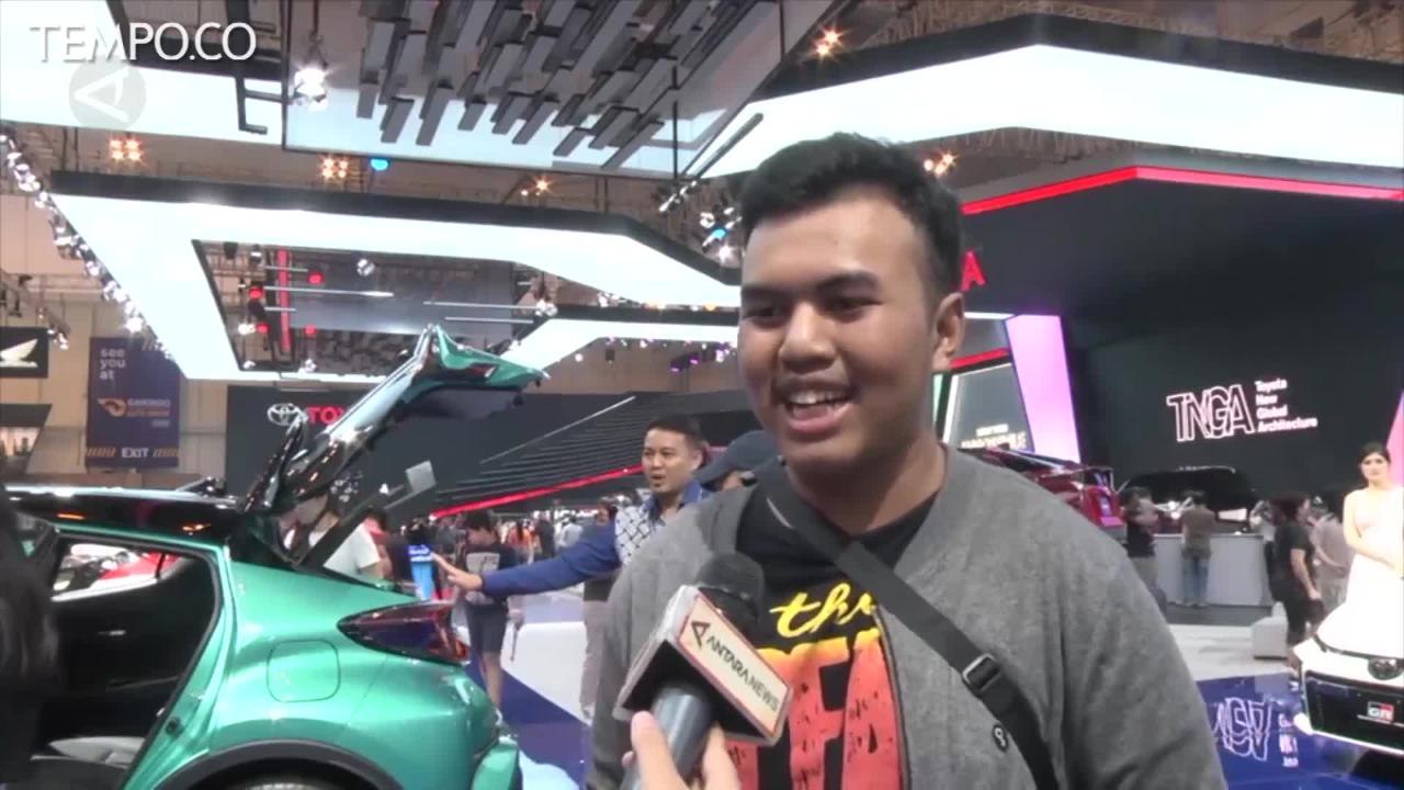 Antusias Masyakarat Lihat Mobil Listrik di GIIAS 2019
