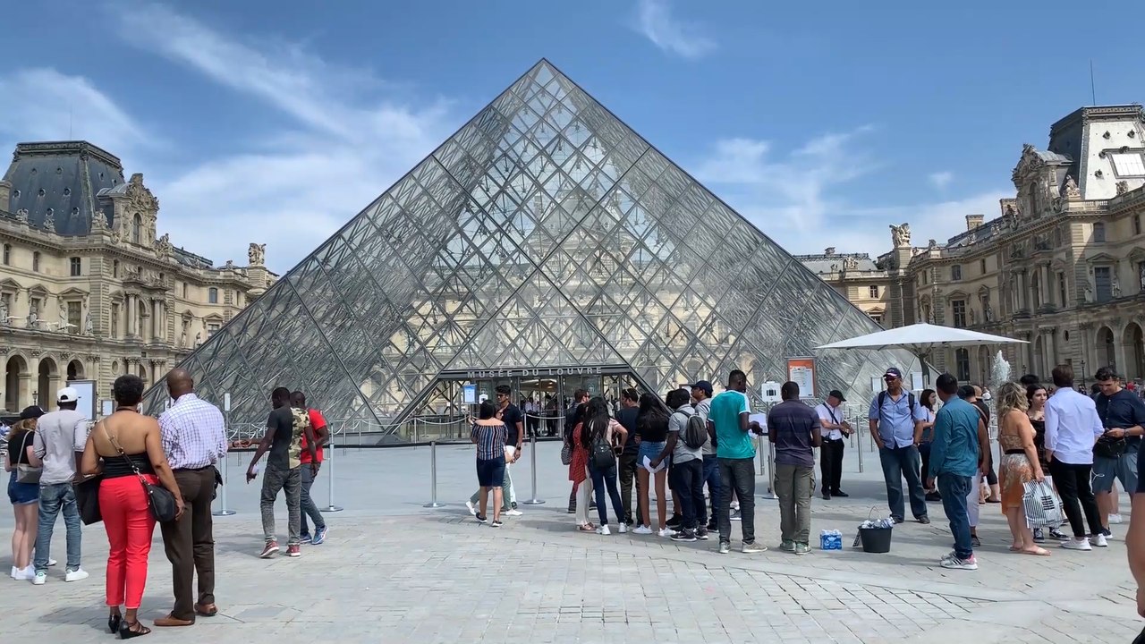 Le Louvre affiche complet et refoule les touristes sans réservation