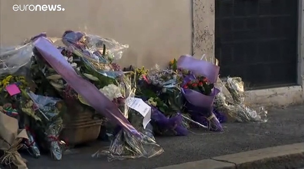 Με δεμένα τα μάτια ο υπό κράτηση Αμερικανός ύπο...
