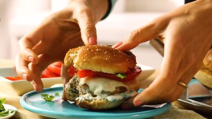 How to Make Caprese Turkey Burgers