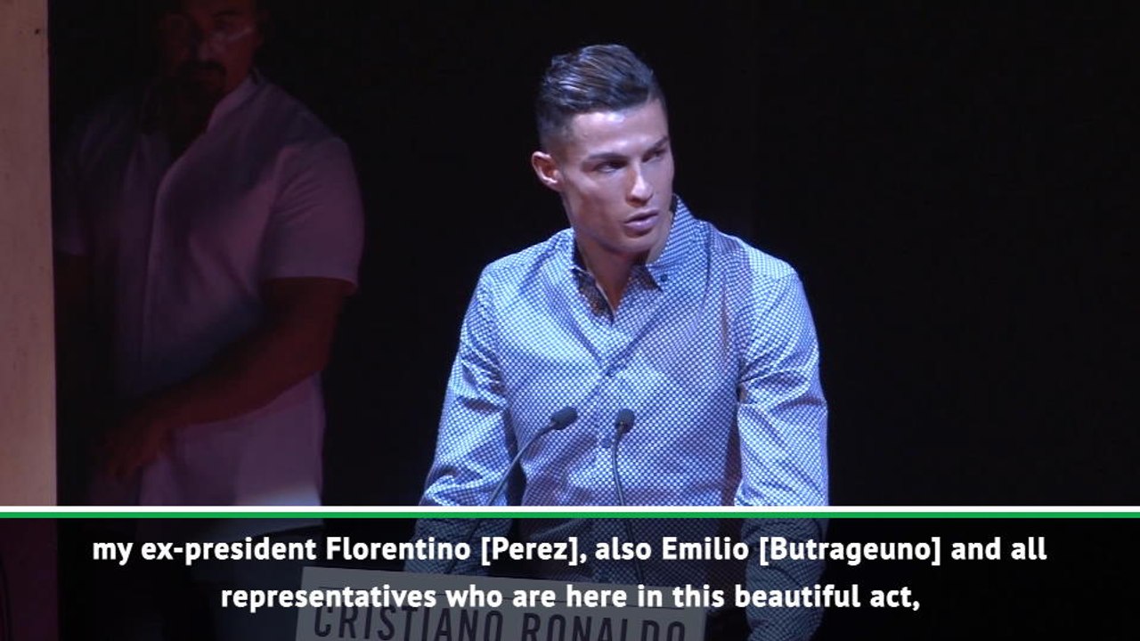 Ronaldo receives Marca Leyenda award