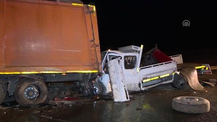 Lastik değiştiren belediye çalışanlarına tır çarptı: 2 ölü, 1 yaralı