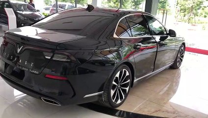Xe sedan Vinfast Lux A2.0 màu đen