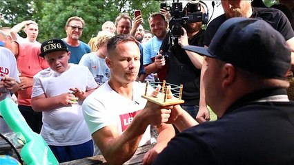 شاهد: مصارعة أصابع الإبهام في بريطانيا