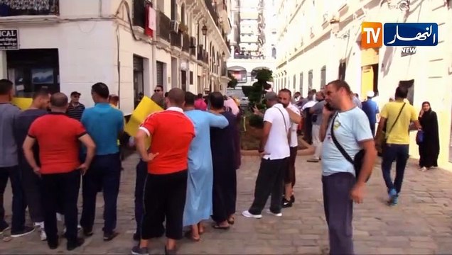 العاصمة: وقفة إحتجاجية لساكني الأقبية ومكتتبي LSP أمام مقر الولاية