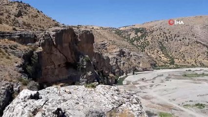 Adıyaman'da 1800 yıllık tripleks mağaralara ulaşıldı