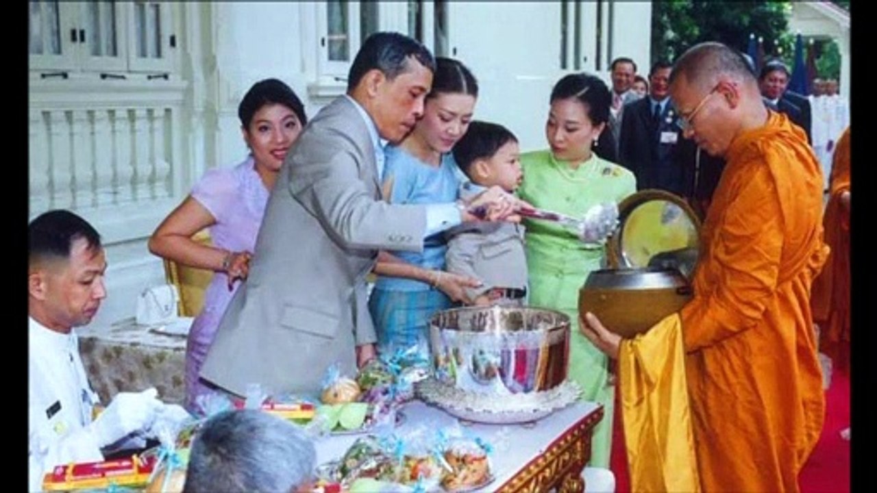 พระราชวงศ์แอบนินทา ราชินีสุทิดา ไม่เหมาะสมกับตำแหน่งพระราชินีเท่าท่านผู้หญิงศรีรัศมิ์