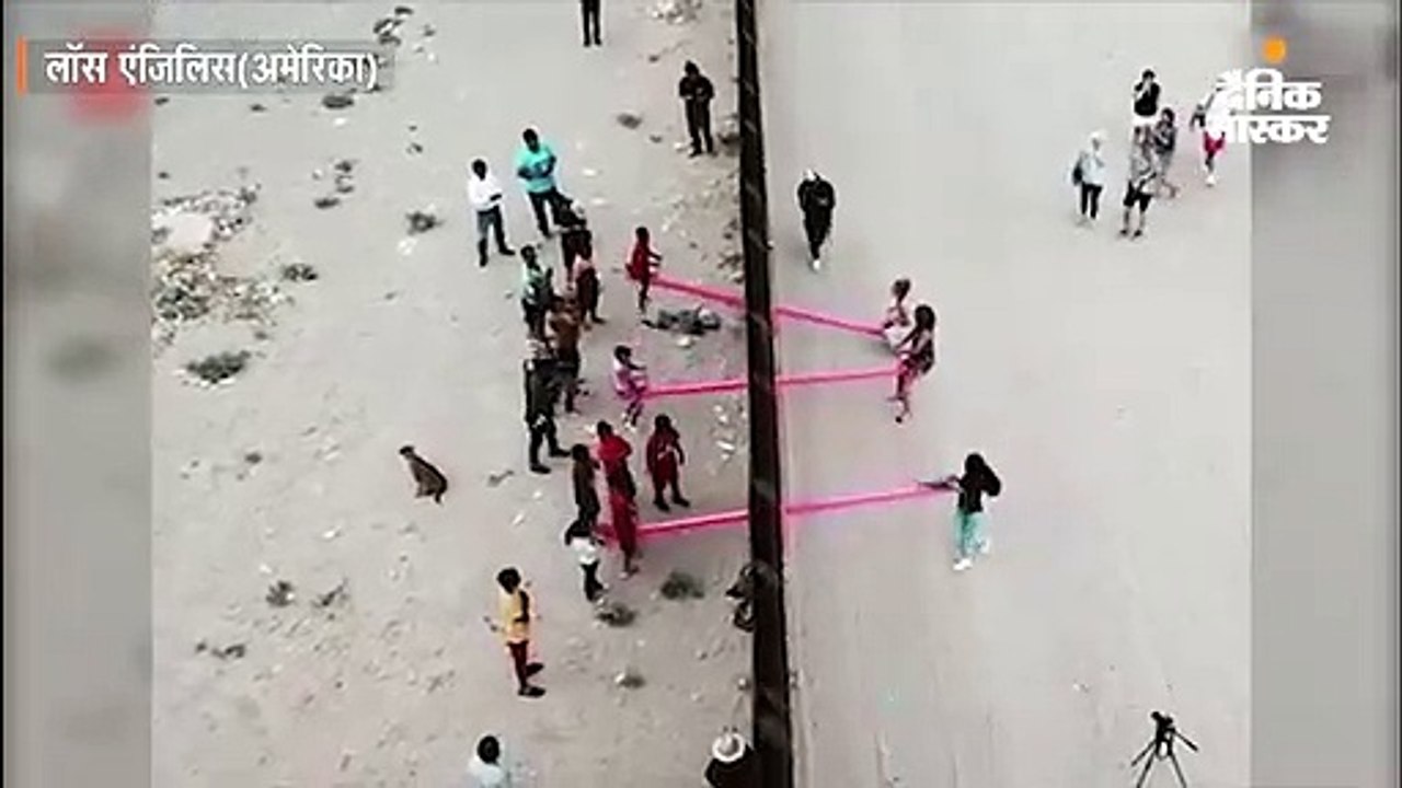 अमेरिका-मैक्सिको सीमा पर दीवार के विरोध में लगा...