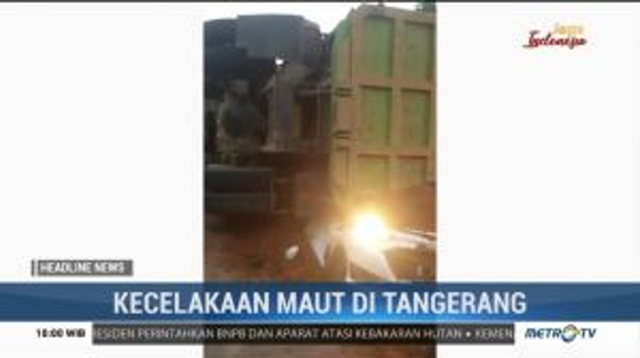 Truk Bermuatan Tanah Timpa Mobil di Tangerang